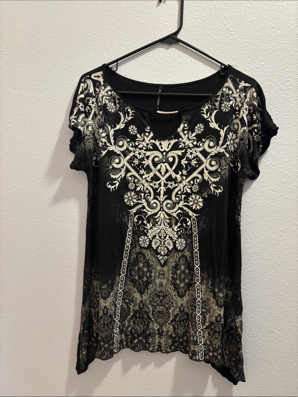 Skinny Minnie Black and Cream Short Sleeve Printed Scoop Neck Top